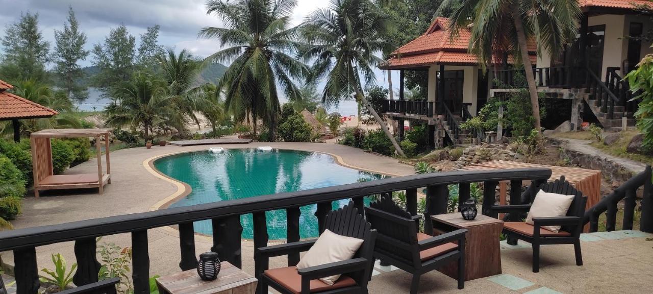 Red Pearl Beach Resort تشالوكلوم المظهر الخارجي الصورة