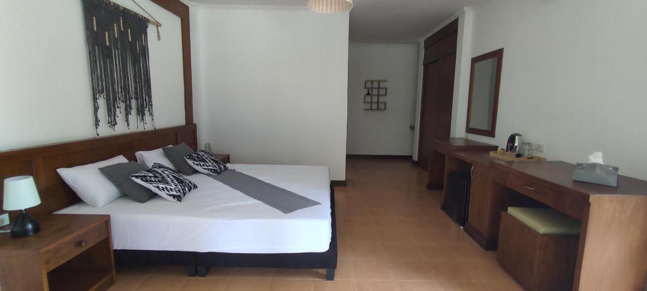 Red Pearl Beach Resort تشالوكلوم المظهر الخارجي الصورة
