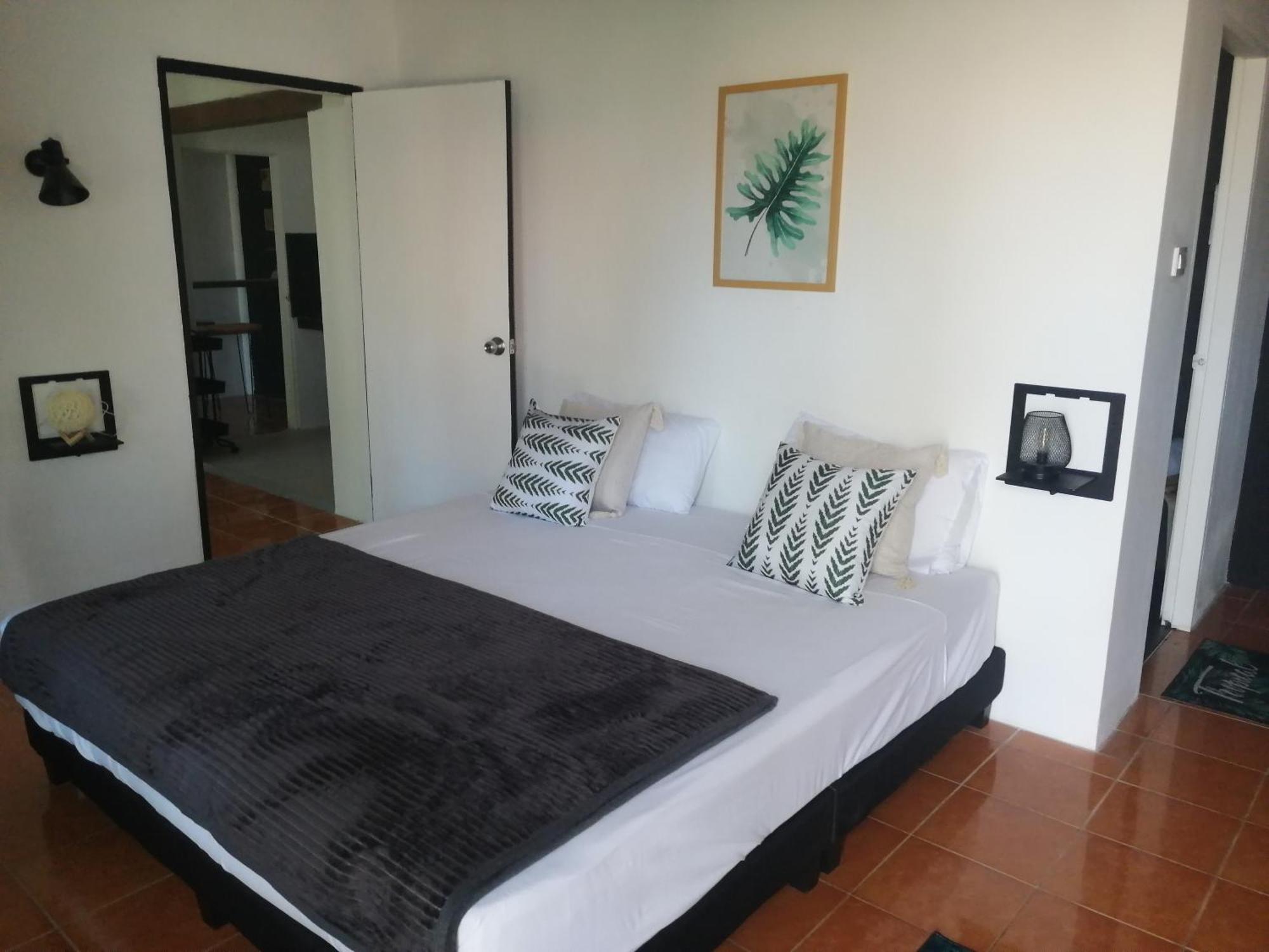 Red Pearl Beach Resort تشالوكلوم الغرفة الصورة